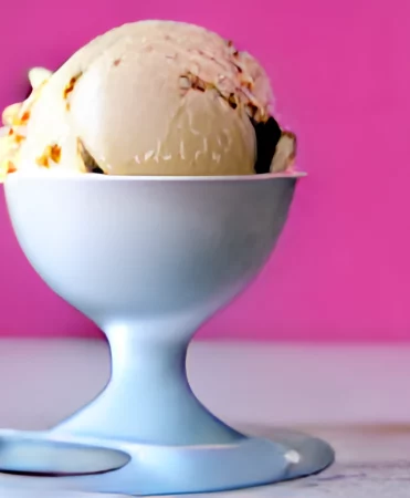 Ice cream is a beloved treat that is enjoyed by people all over the world. Whether you prefer classic vanilla or adventurous flavors like avocado or lavender, one thing is certain: a good ice cream scoop is essential for the perfect serving. With so many options available, it can be overwhelming to choose the best one for your needs. In this post, we will compare and contrast the different types of ice cream scoops to help you make an informed decision.