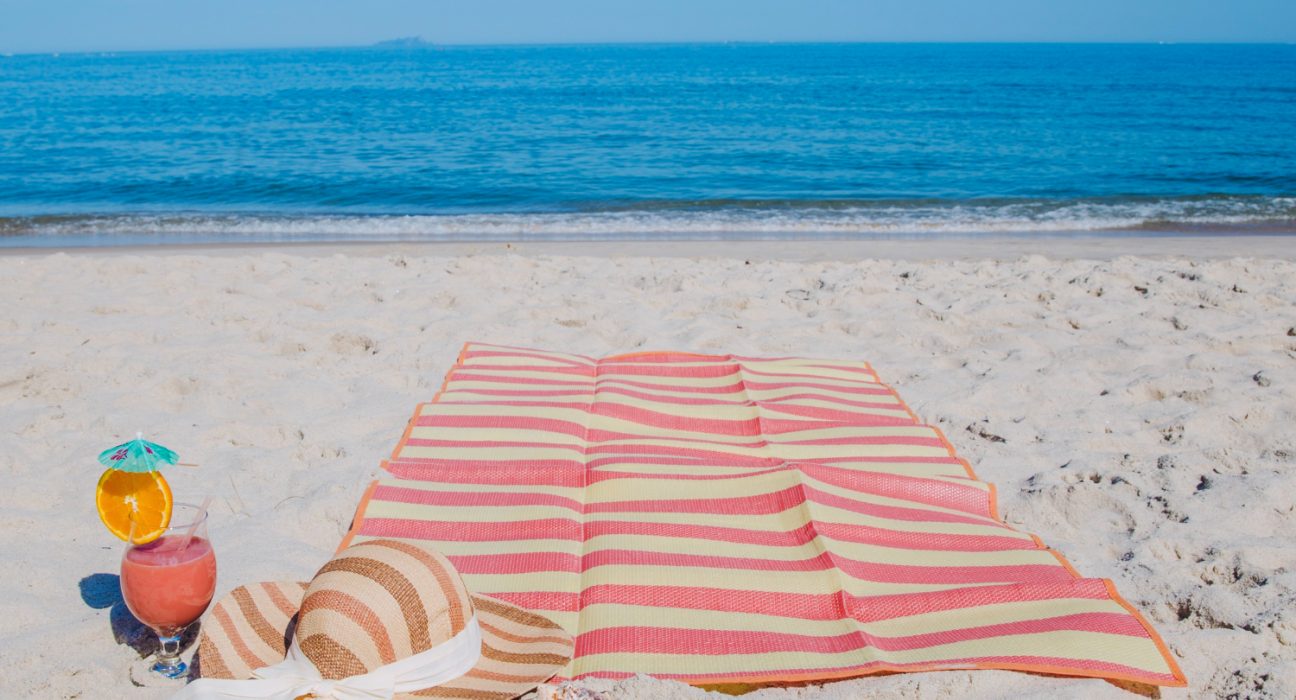 Nomadix Towel vs Traditional Beach Towels: Which One Comes Out on Top?