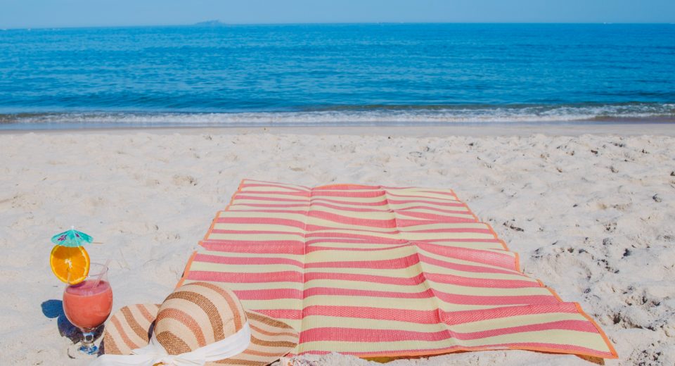 Nomadix Towel vs Traditional Beach Towels: Which One Comes Out on Top?