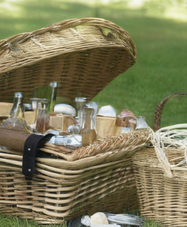 Picnic Baskets: A Guide to Choosing the Perfect Outdoor Dining Companion